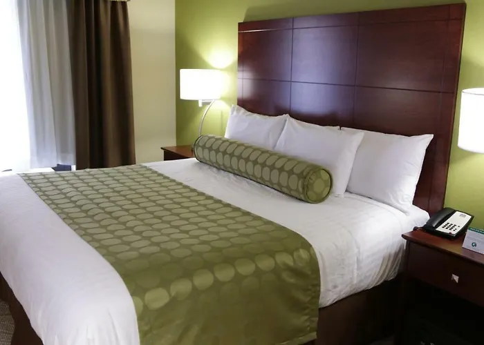Cobblestone Inn & Suites - Marquette