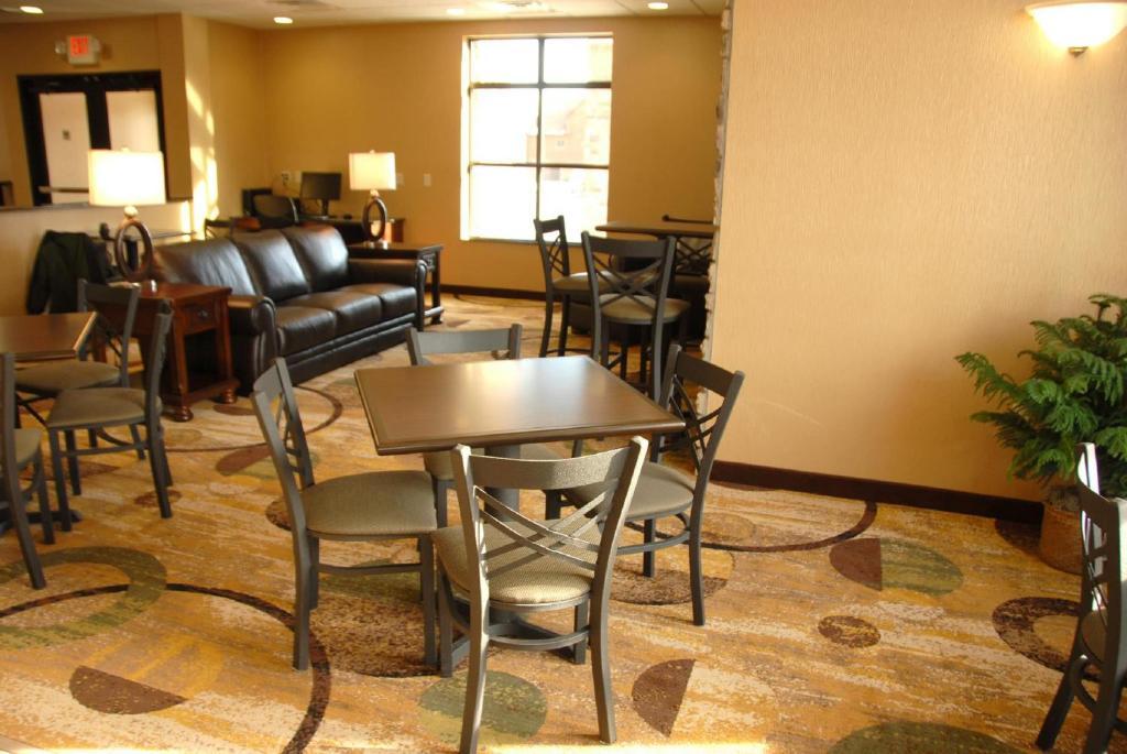 Hotel Cobblestone & -