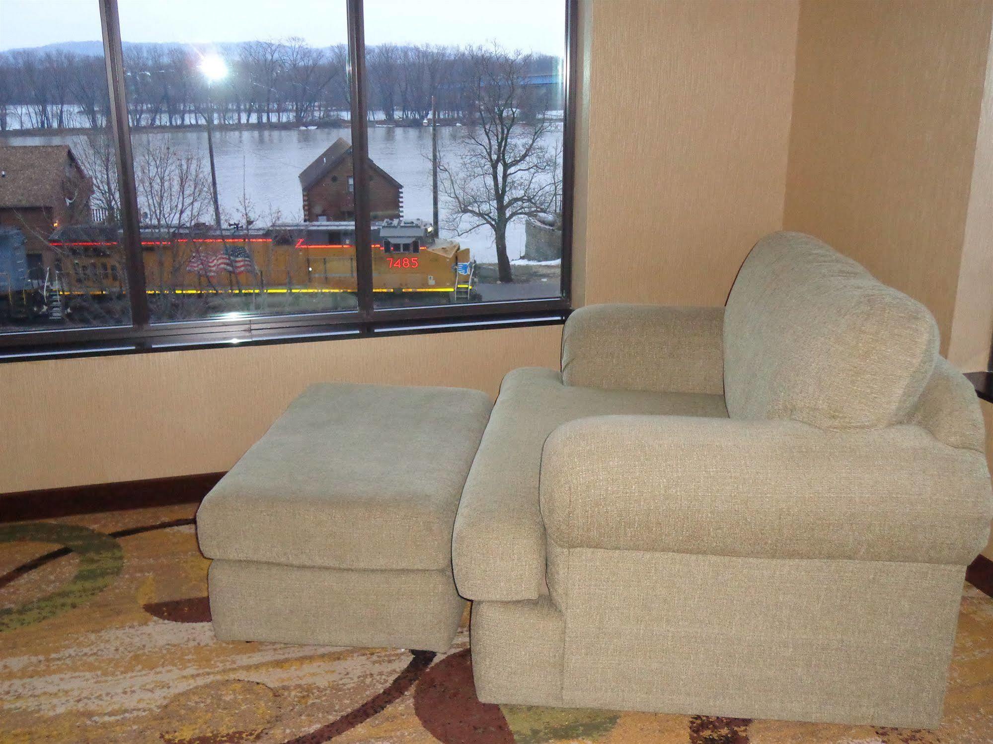 Hotel Cobblestone & - 2*